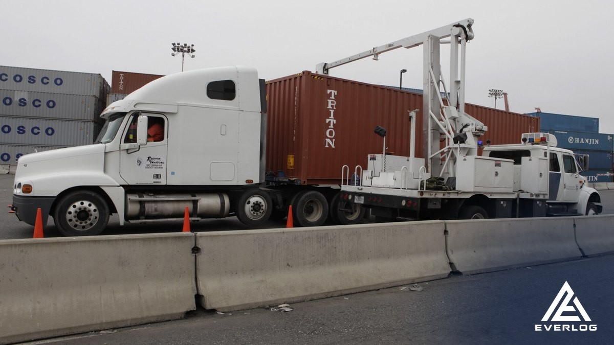 Khu soi chiếu container tại cảng – Xác định bãi giao thật và đối chiếu tờ khai cũ trước khi gia hạn hợp đồng DAF