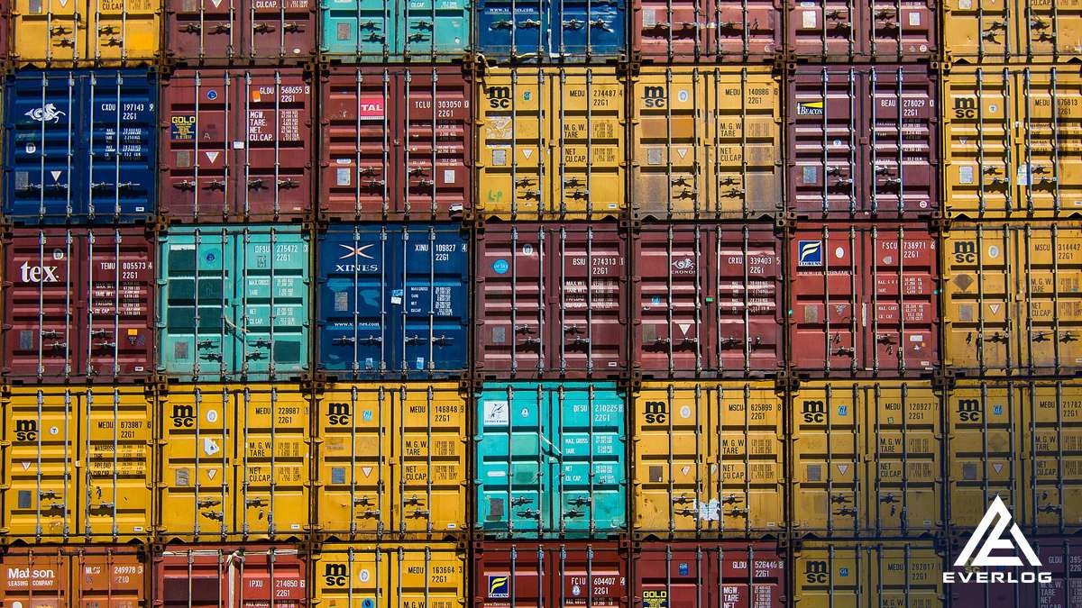 Bãi container xếp chồng tại cảng – Tính giá DPU cho dây chuyền sấy giao tận nhà máy ở Gimhae