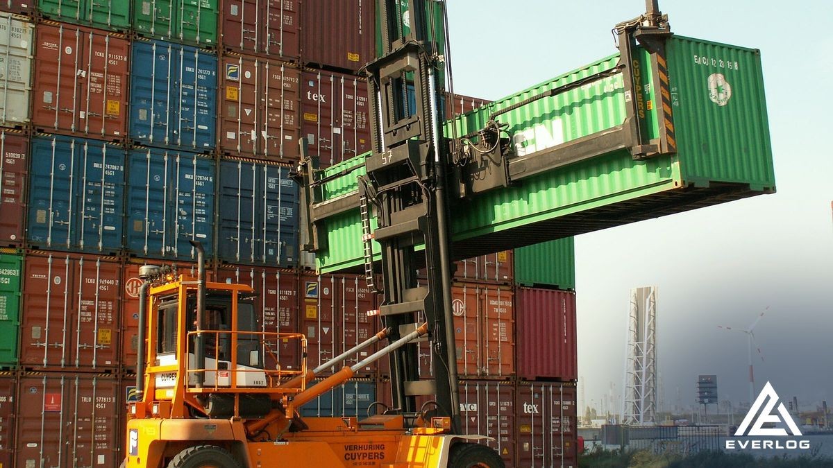 Cẩu bờ bốc xếp container tại cảng biển – ISF 10+2 khác AMS ở chỗ nào