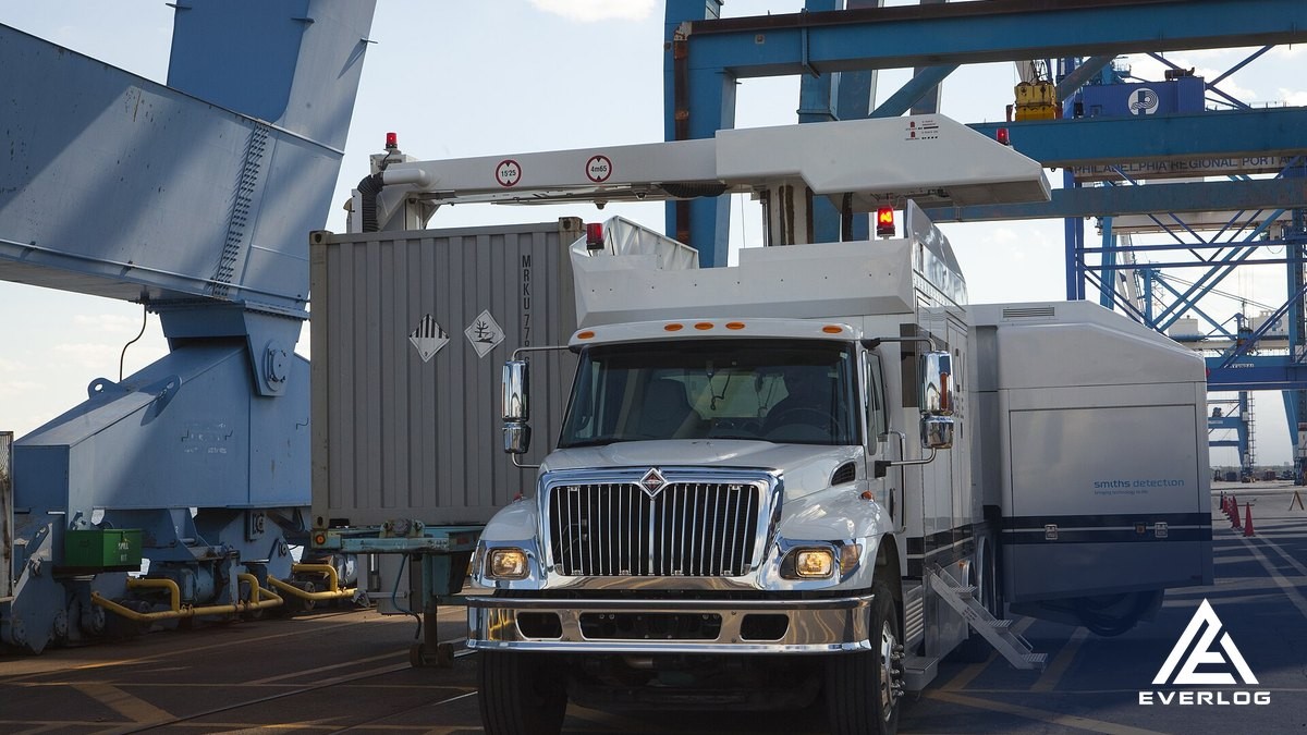 Khu soi chiếu container tại cảng – Tự khai có rẻ hơn thuê đại lý khi mỗi năm có 24 hay 180 tờ khai