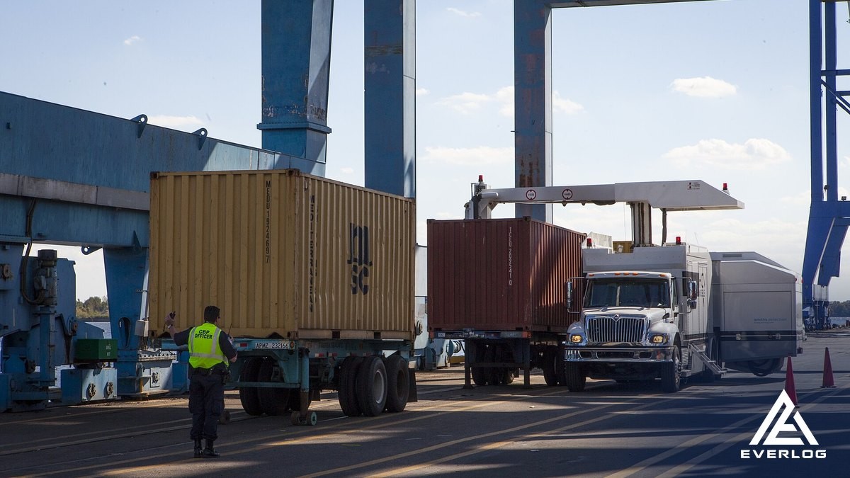 Khu soi chiếu container tại cảng – Trước khi ký hợp đồng